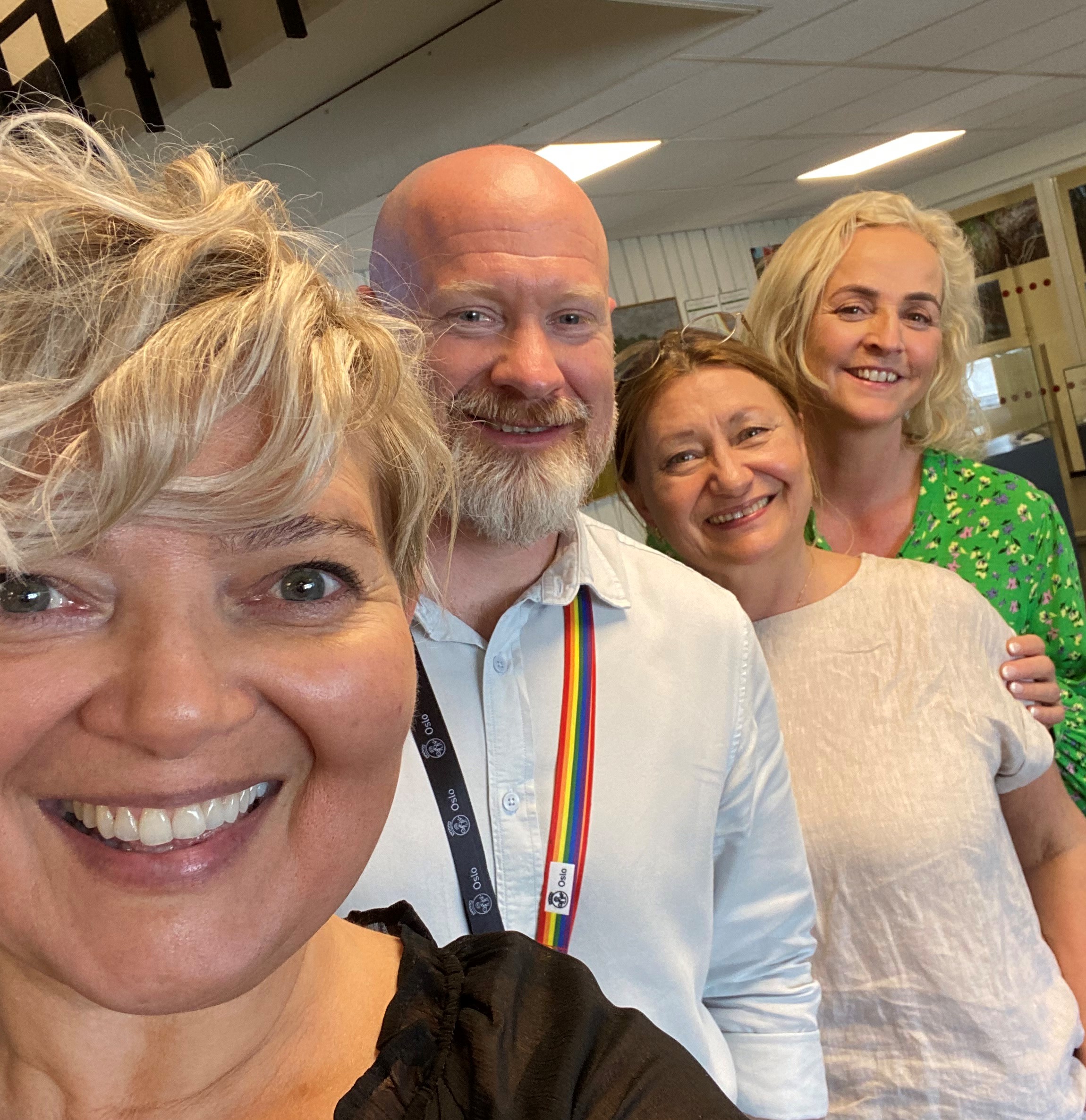 Selfi av alle på besøk